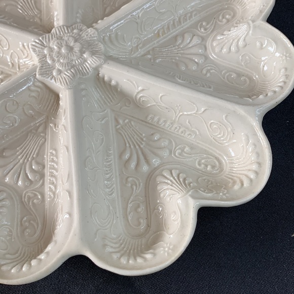 2 Mottahedeh Metropolitan Museum of Art Queensware embossed ceramic 6 heart dish - Picture 9 of 11